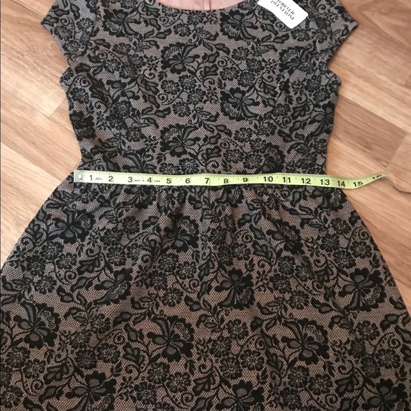 NWT Forever 21 Black Lace Patterned Dress - Medium - Picture 4 of 7